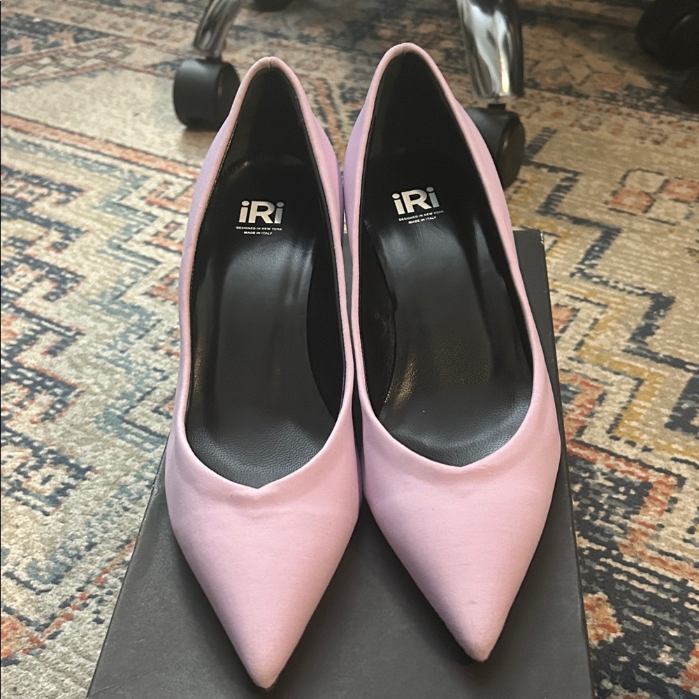 NWB iRi NYC Pointed Toe Pumps - Elegant Soft lilac Heels- size 37